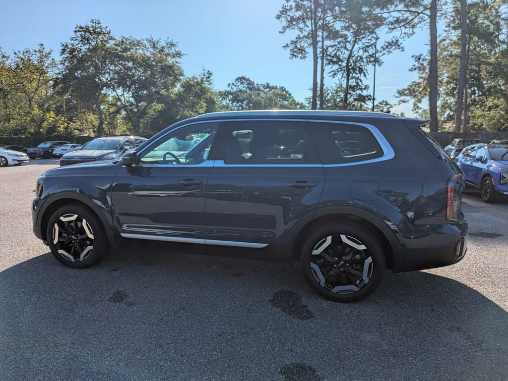 Used 2023 Black Kia EX image 6