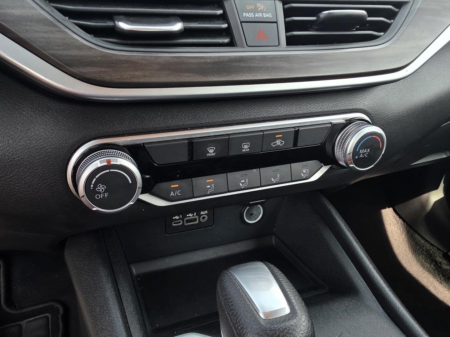 Used 2025 Gun Metallic Nissan SV image 17
