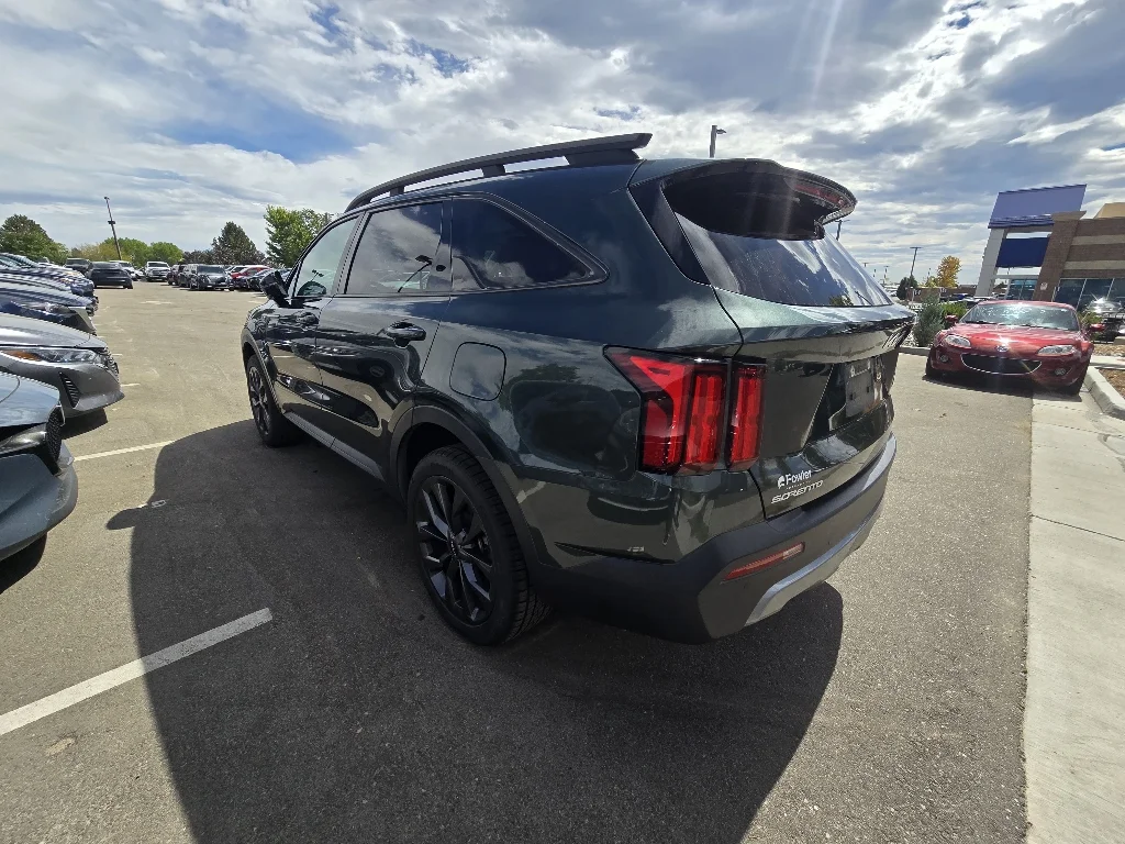 Used 2023 Aruba Green Kia X-Line SX Prestige image 3