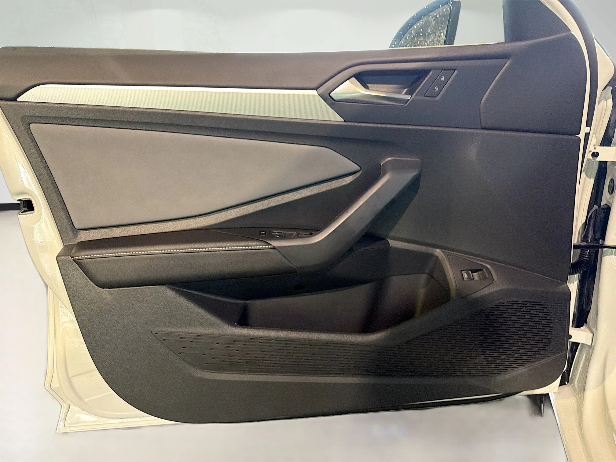 New 2026 White Pearl Volkswagen SE image 20