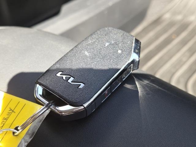 Used 2024 Glacier Kia  image 39