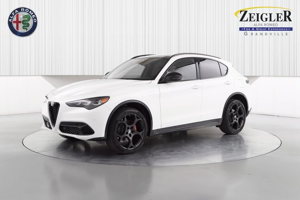 2025 Alfa Romeo Stelvio Base