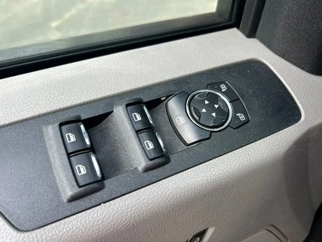 Used 2018 White Ford XL image 16
