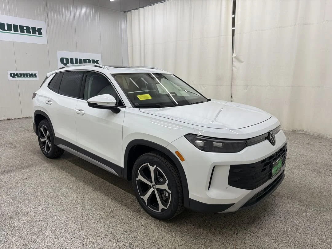 New 2026 Pure White Volkswagen SE image 1