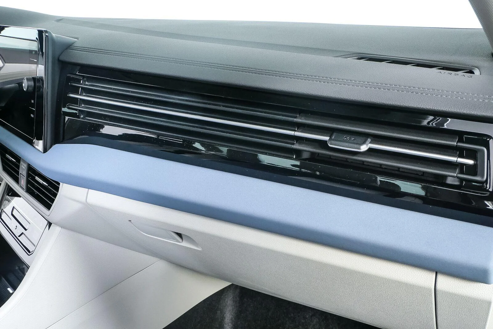 New 2027 Opal White Pearl Volkswagen SE image 27