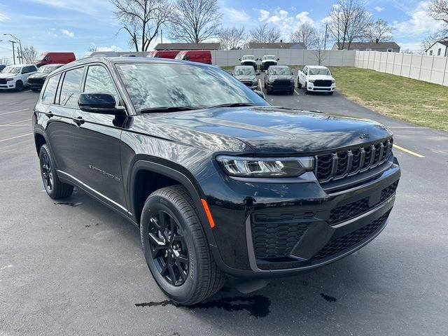 New 2026 Diamond Black Crystal Pearl-Coat Exterior Paint Jeep Altitude image 4
