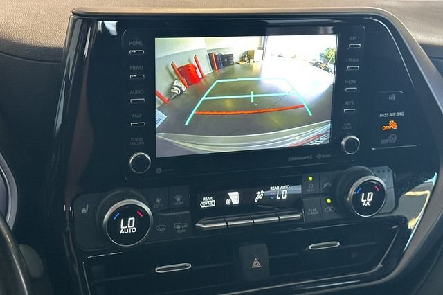Certified Used 2020 Silver Toyota XLE image 25
