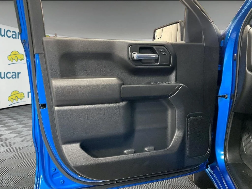 Used 2023 Blue Chevrolet Custom image 9