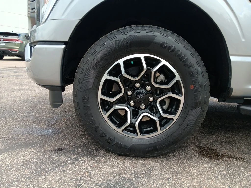 Used 2023 Iconic Silver Metallic Ford XLT image 12