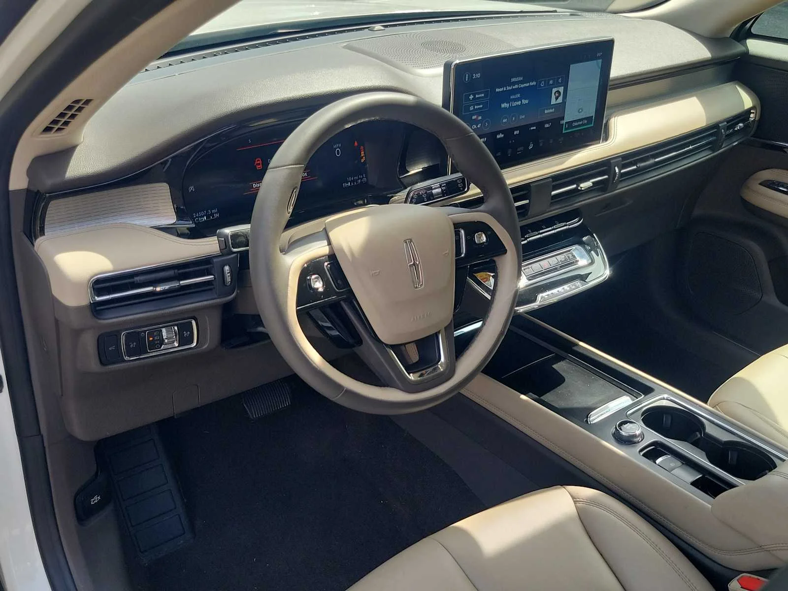 Used 2023 White Lincoln Standard image 16