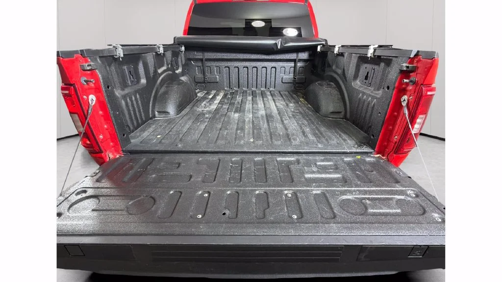 Used 2021  Ford XL image 29