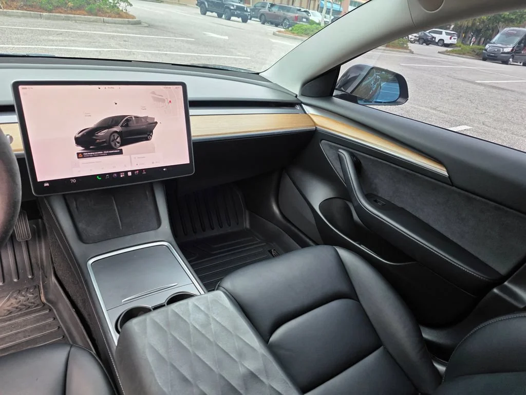 Used 2022  Tesla Long Range image 26
