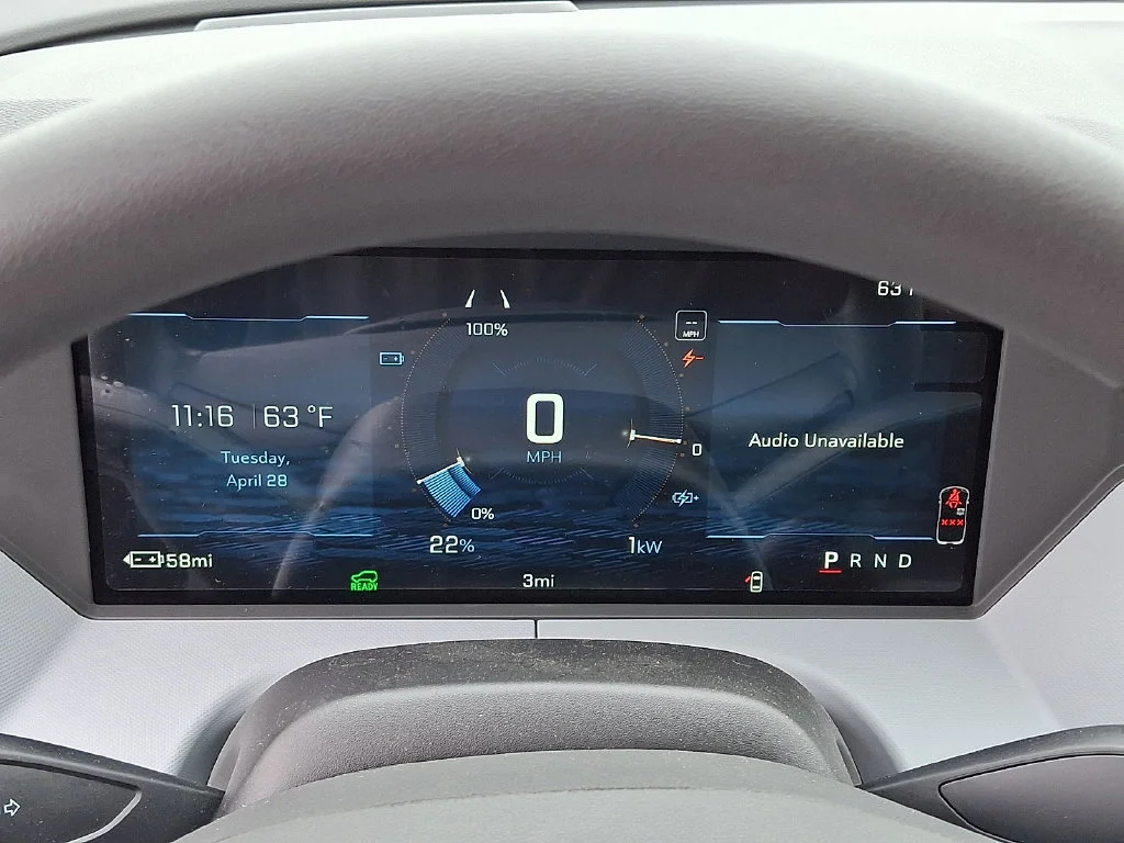 New 2027 Summit White Chevrolet LT image 17