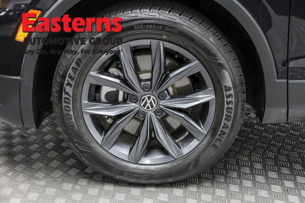 Used 2023 Black Volkswagen 2.0T SE image 30