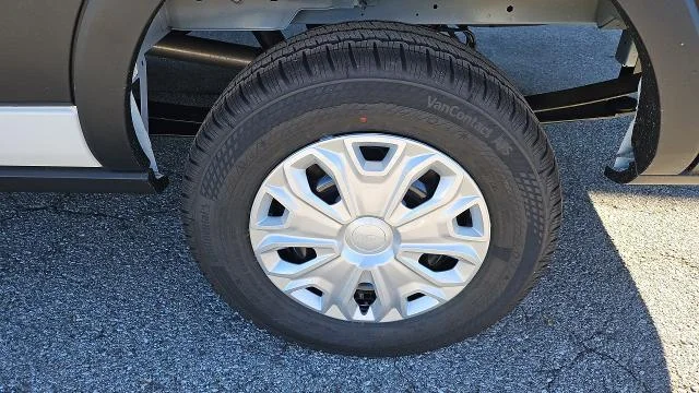New 2026 Oxford White Ford 250 LR RWD image 19