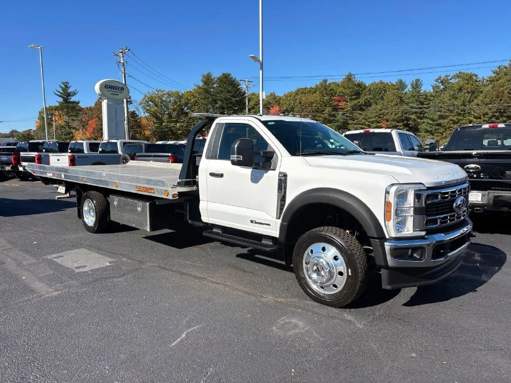 Used 2024 Oxford White Ford XLT image 1