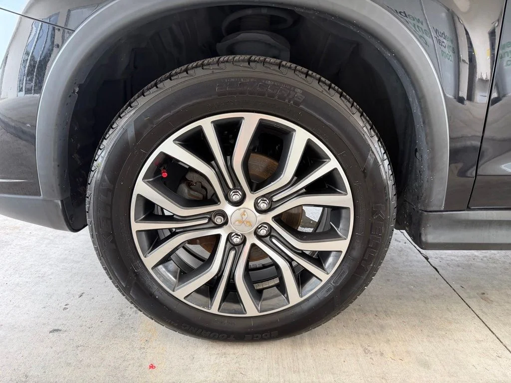 Used 2019 Black Mitsubishi 2.0 SP image 12