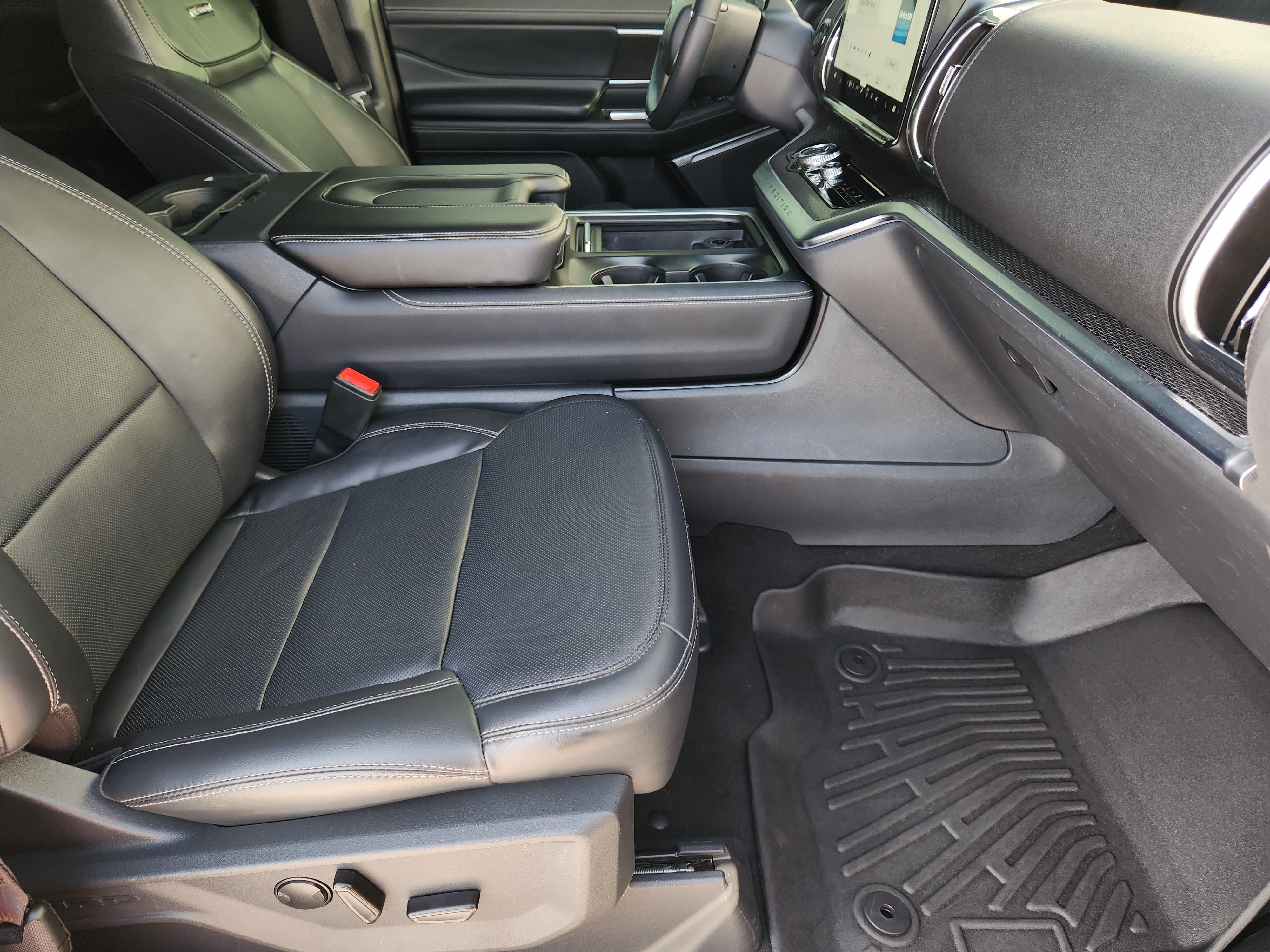 Used 2025 Agate Black Metallic Ford Platinum image 16