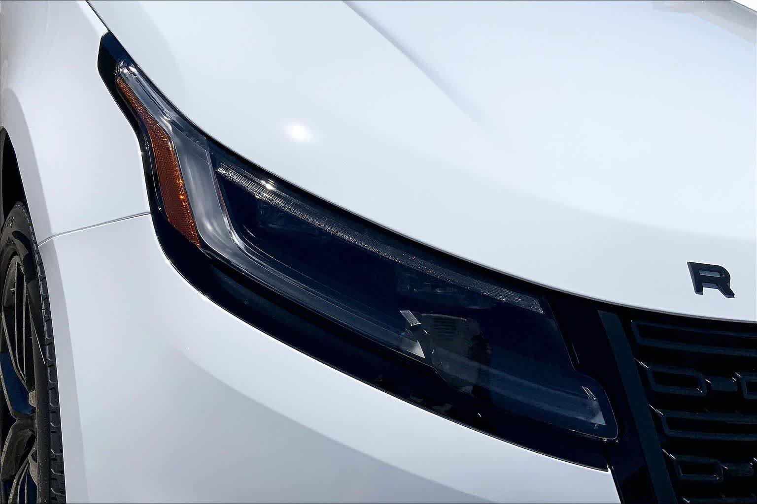 New 2026 Fuji White Land Rover Dynamic SE image 13