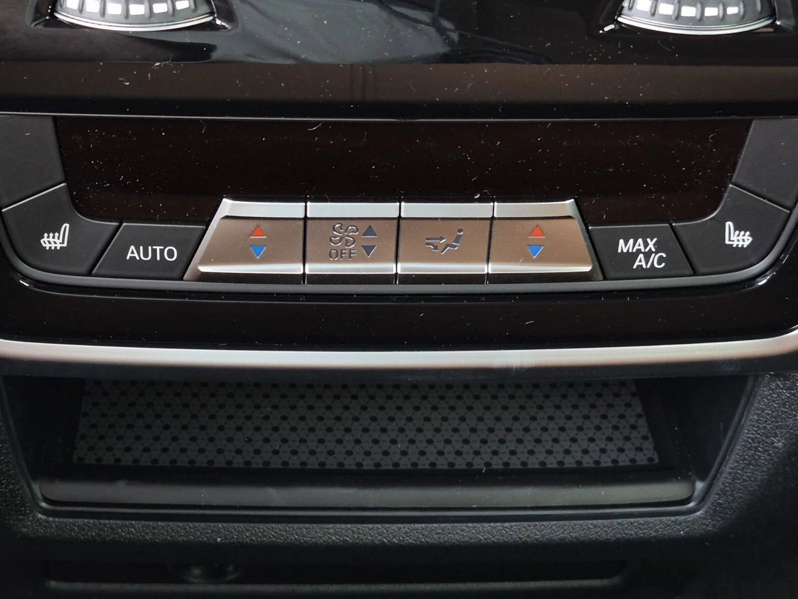 New 2026 Carbon Black Metallic BMW xDrive40i image 19