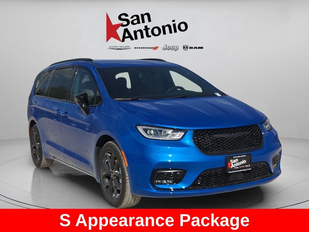 New 2026 Hydro Blue Pearl-Coat Exterior Paint Chrysler Select image 3