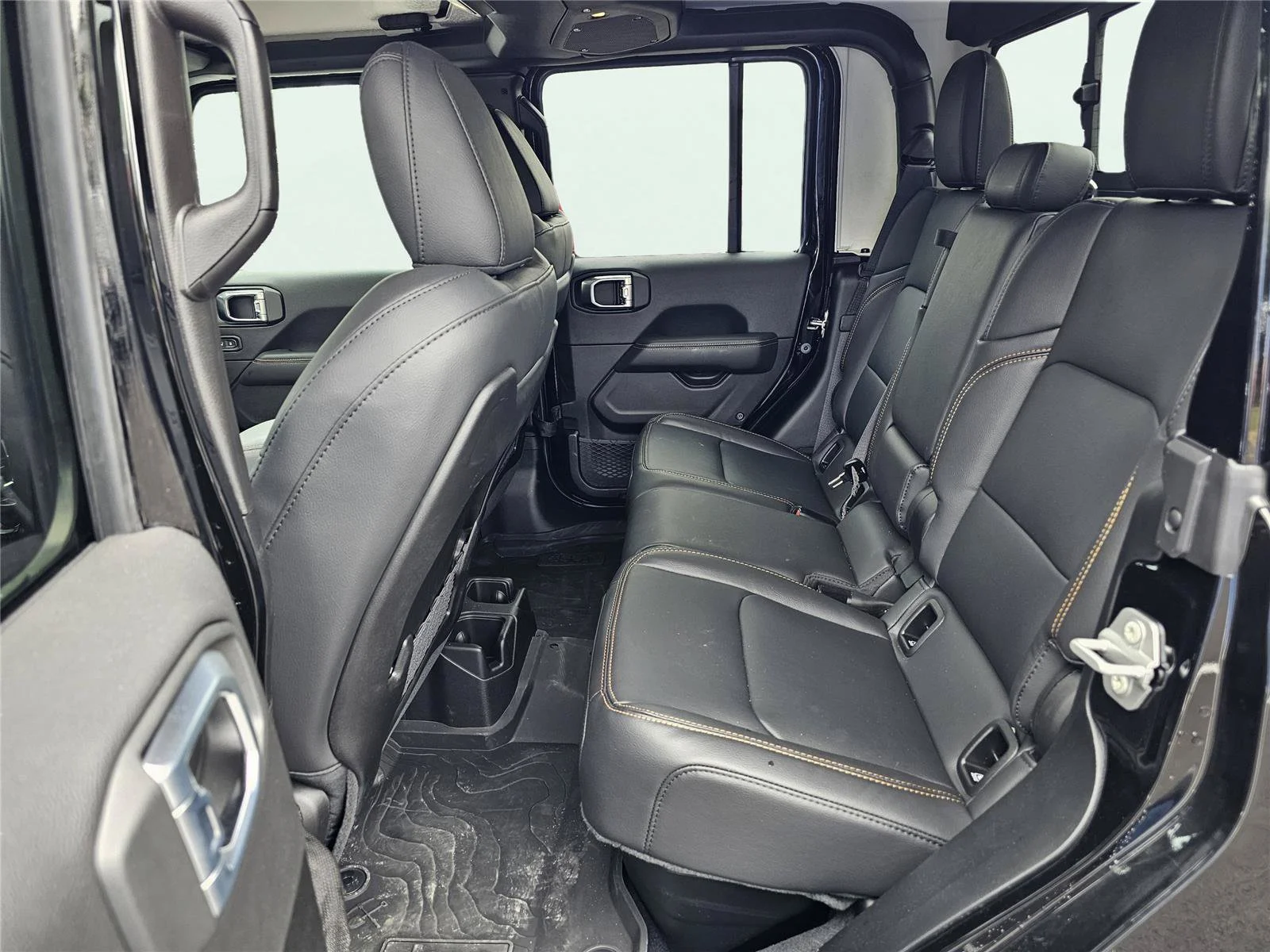 New 2026 Black Clearcoat Jeep Sahara image 31