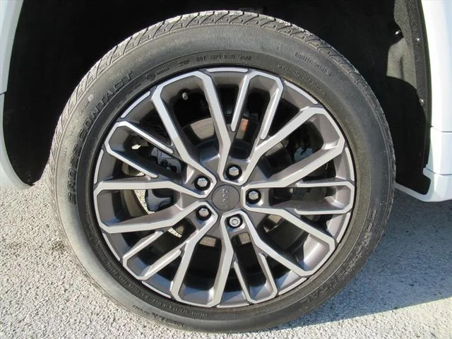 Used 2023 White/off-white Jeep Summit image 5