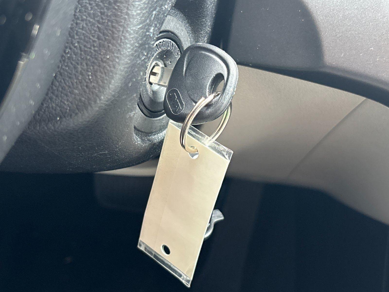 Used 2021 Sparkling Silver Kia LX image 23