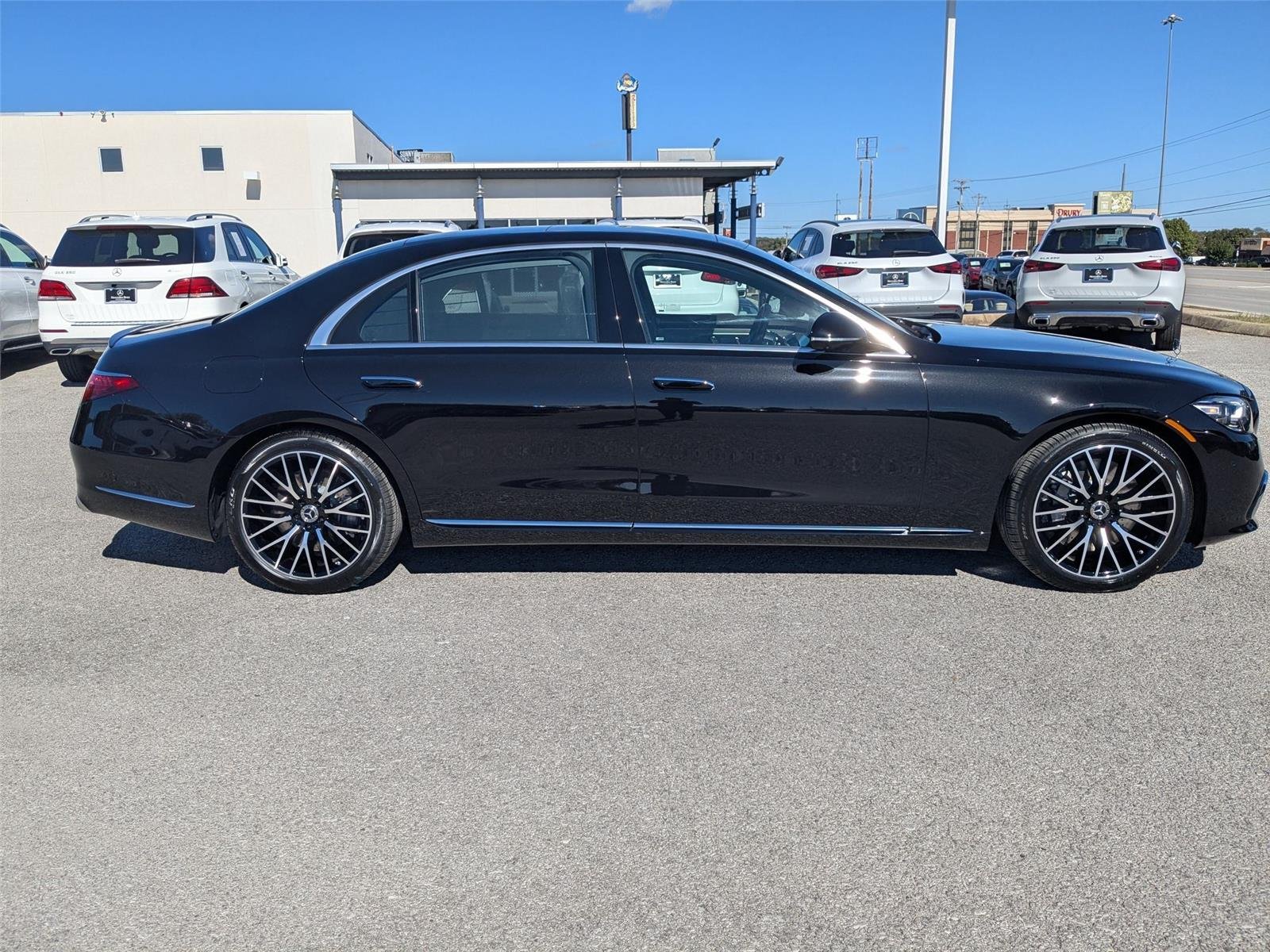 New 2026 Obsidian Black Metallic Mercedes-Benz S 580 image 4