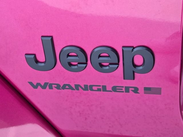 New 2026 Tuscadero Pearl-Coat Exterior Paint Jeep Sahara image 32