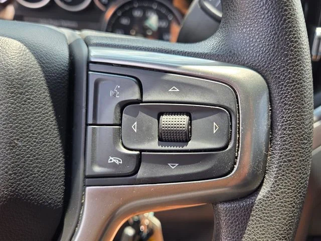 Used 2021 White Chevrolet Custom image 24