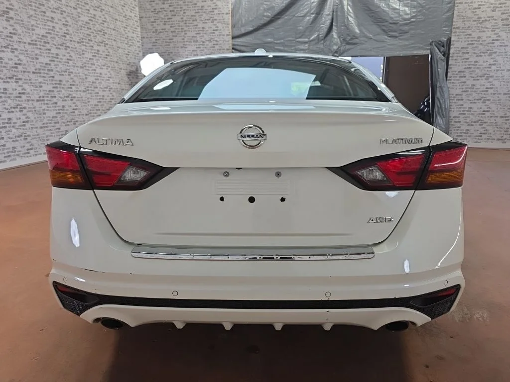 Used 2021 White Nissan 2.5 Platinum image 5