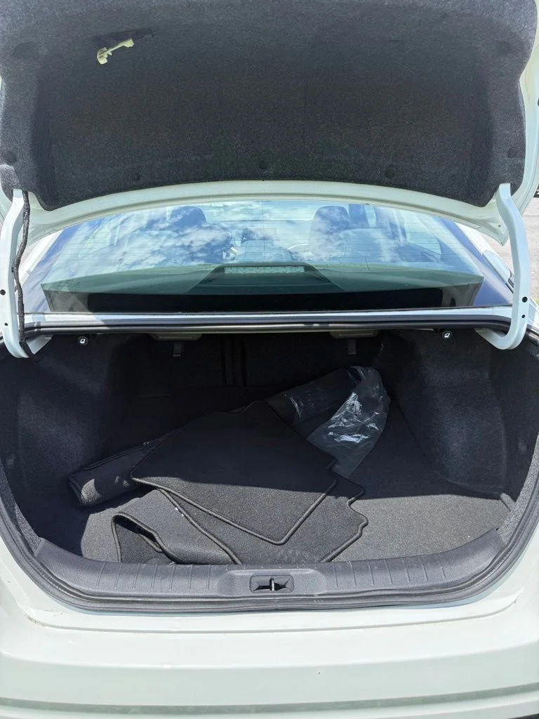 Used 2022 White Nissan 2.5 S image 14