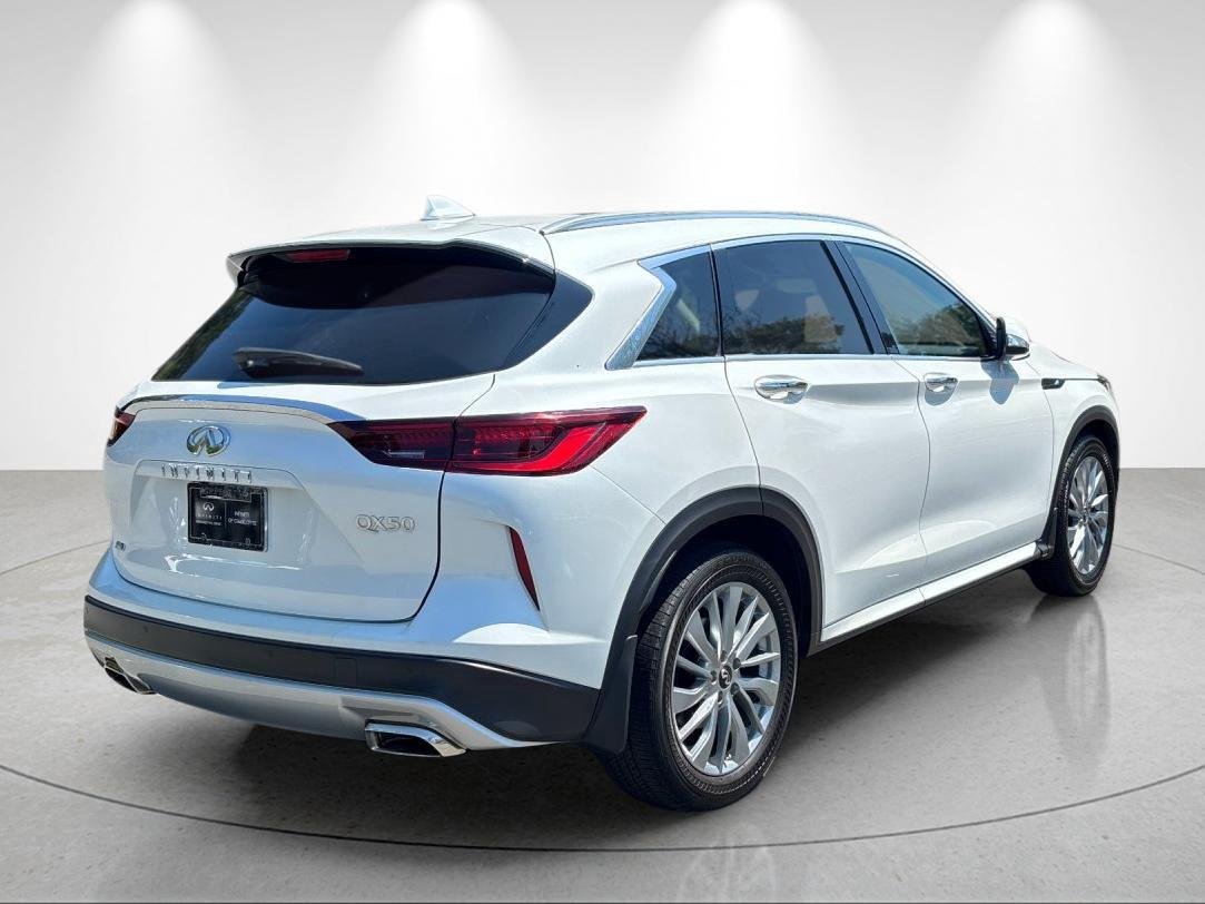Used 2025 Radiant White INFINITI LUXE image 5