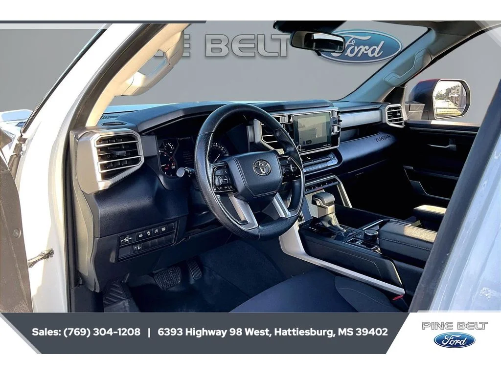 Used 2023 Ice Cap Toyota SR5 image 13