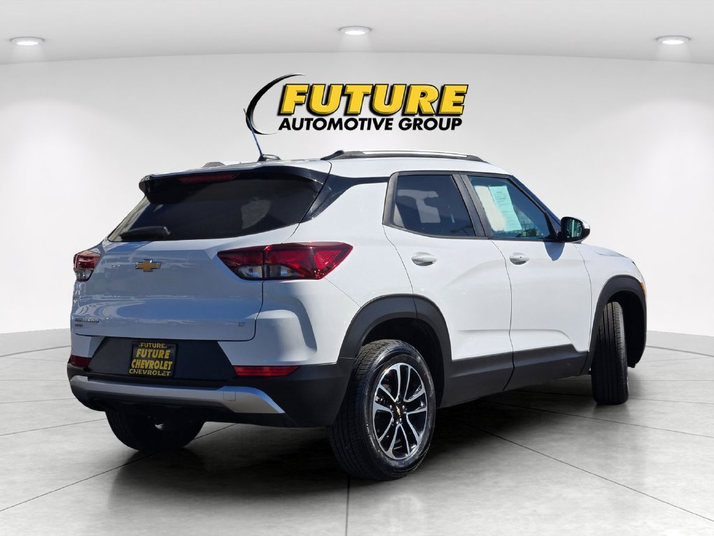 Used 2025 White Chevrolet LT image 4