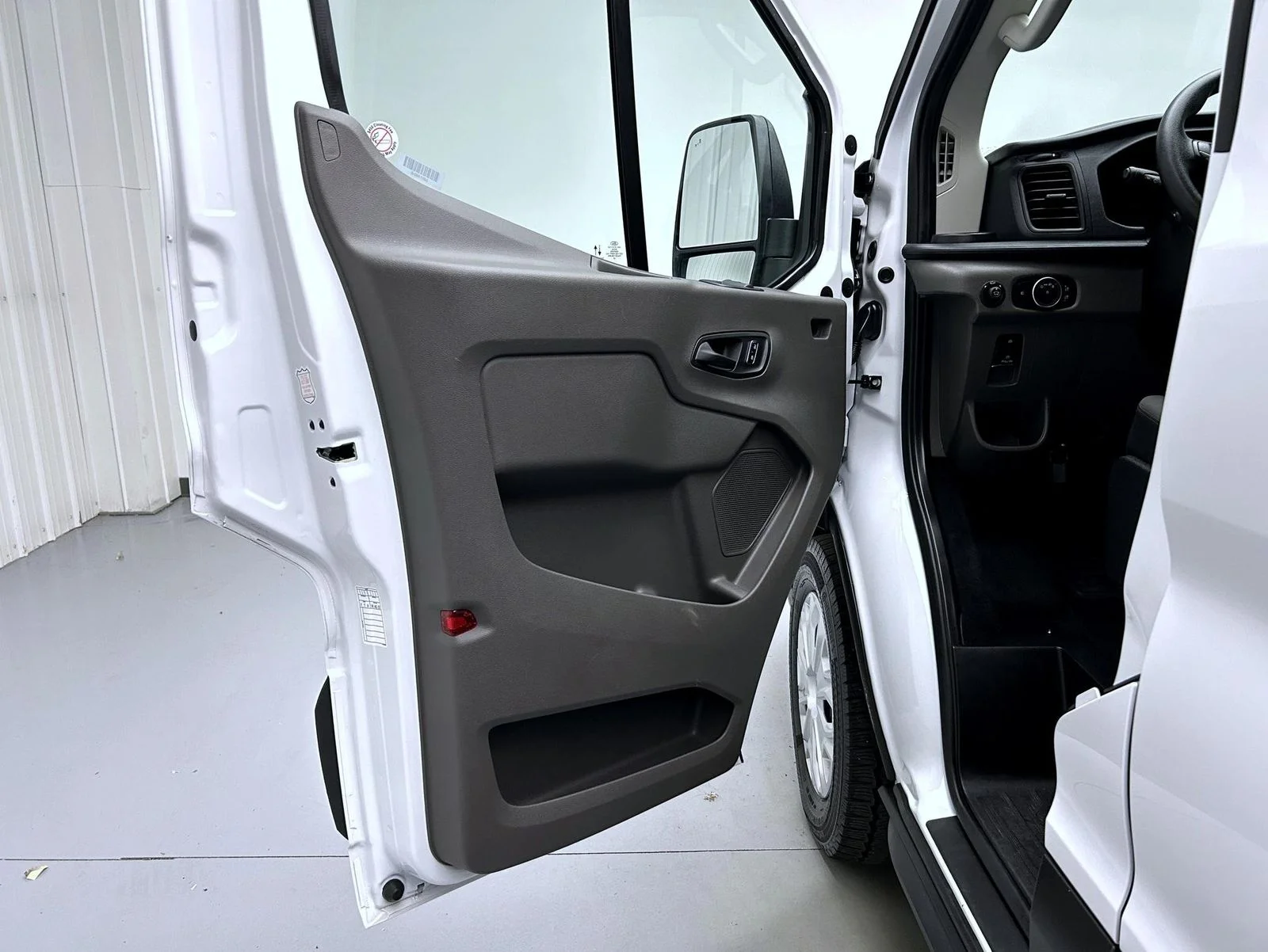 Used 2025 White Ford XLT image 9