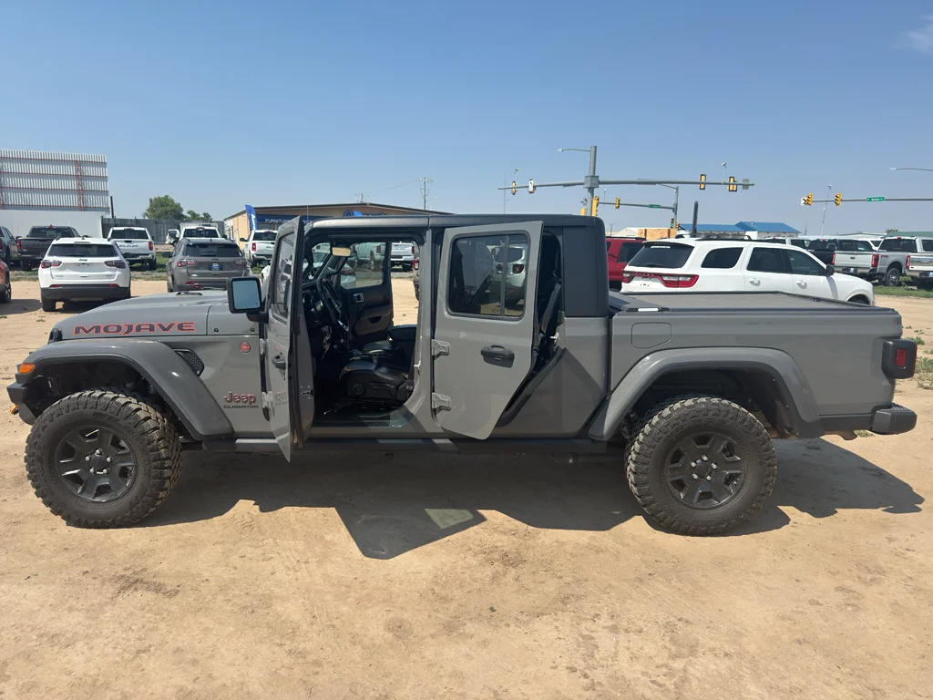 Used 2022 Sting-Gray Clearcoat Jeep Mojave image 26