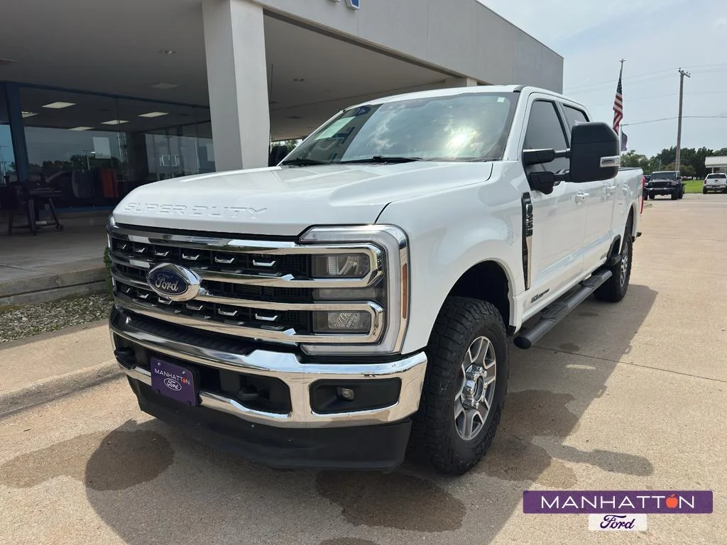 Used 2025 Oxford White Ford LARIAT image 1