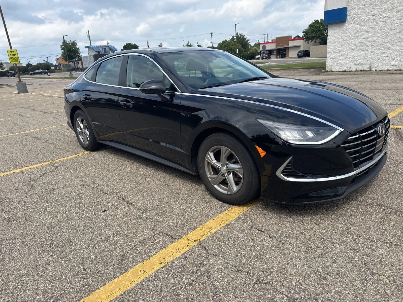 Used 2023 Onyx Black Hyundai SE image 16