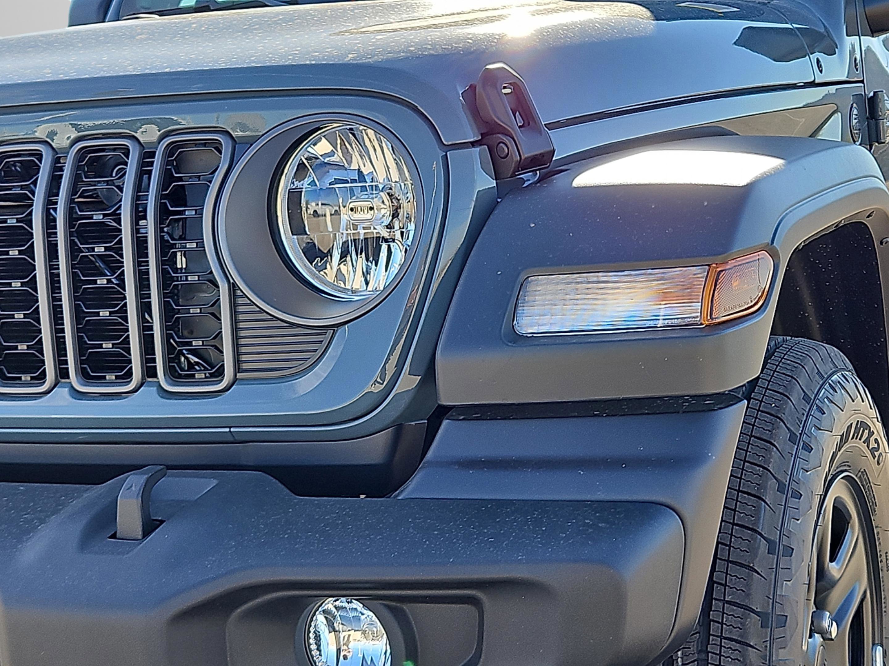 New 2026 Anvil Clear-Coat Exterior Paint Jeep Sport image 6
