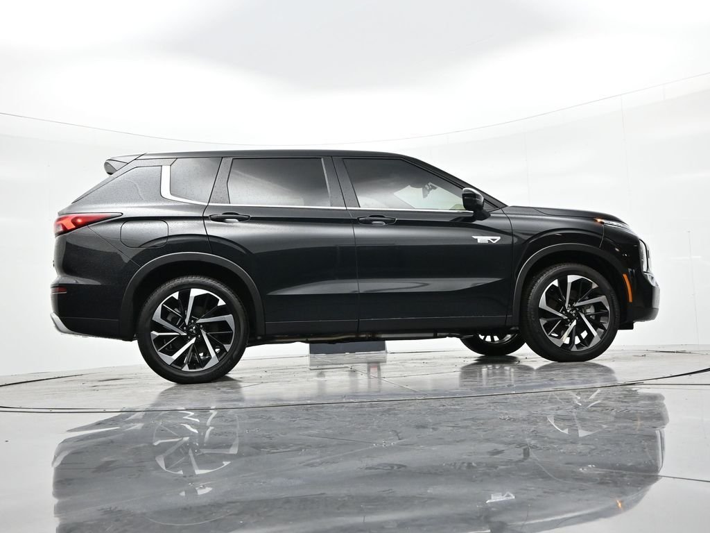 New 2025 Black Mitsubishi SE image 19