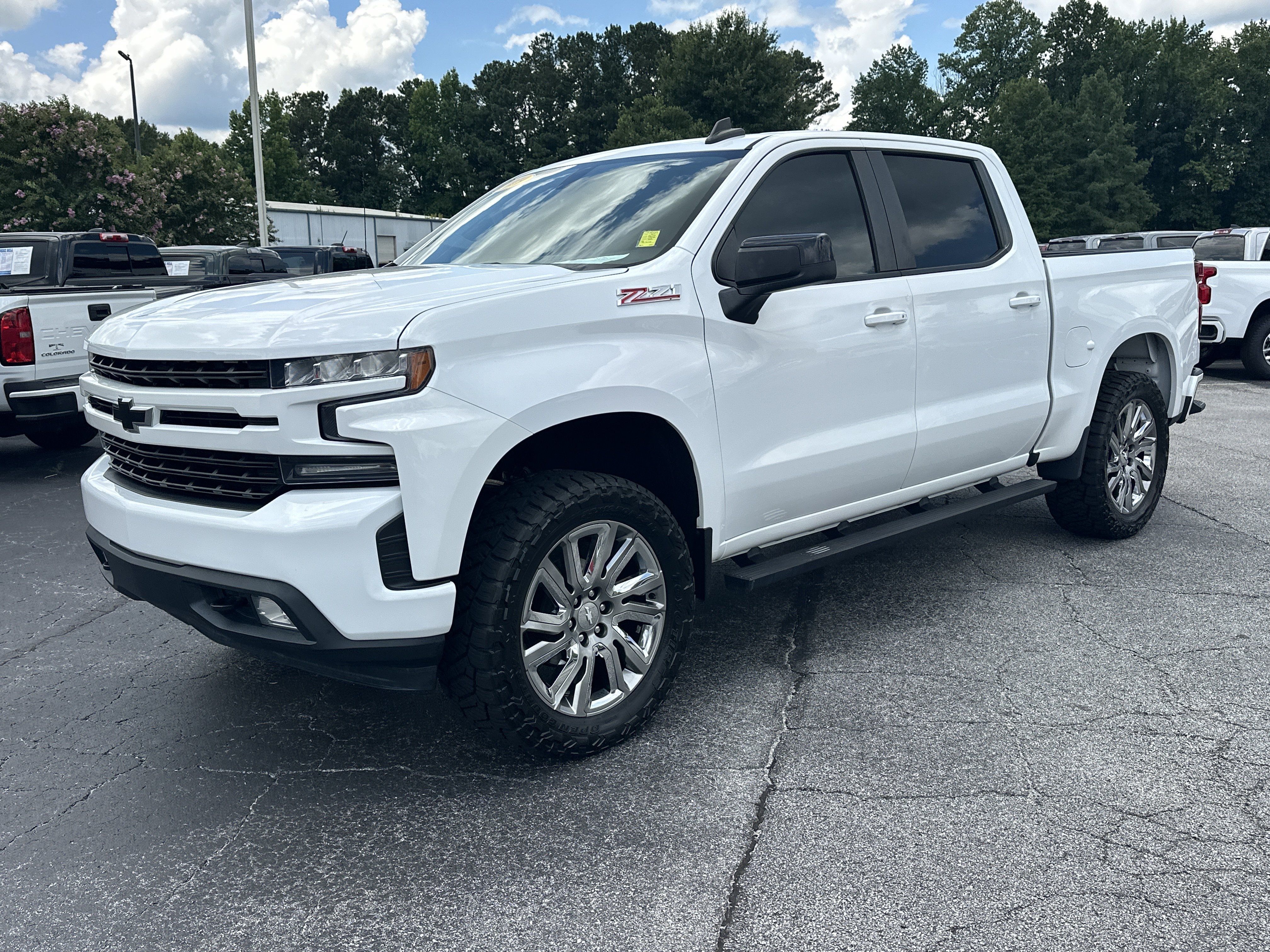 Used 2019 SUMMIT WHITE Chevrolet RST image 3