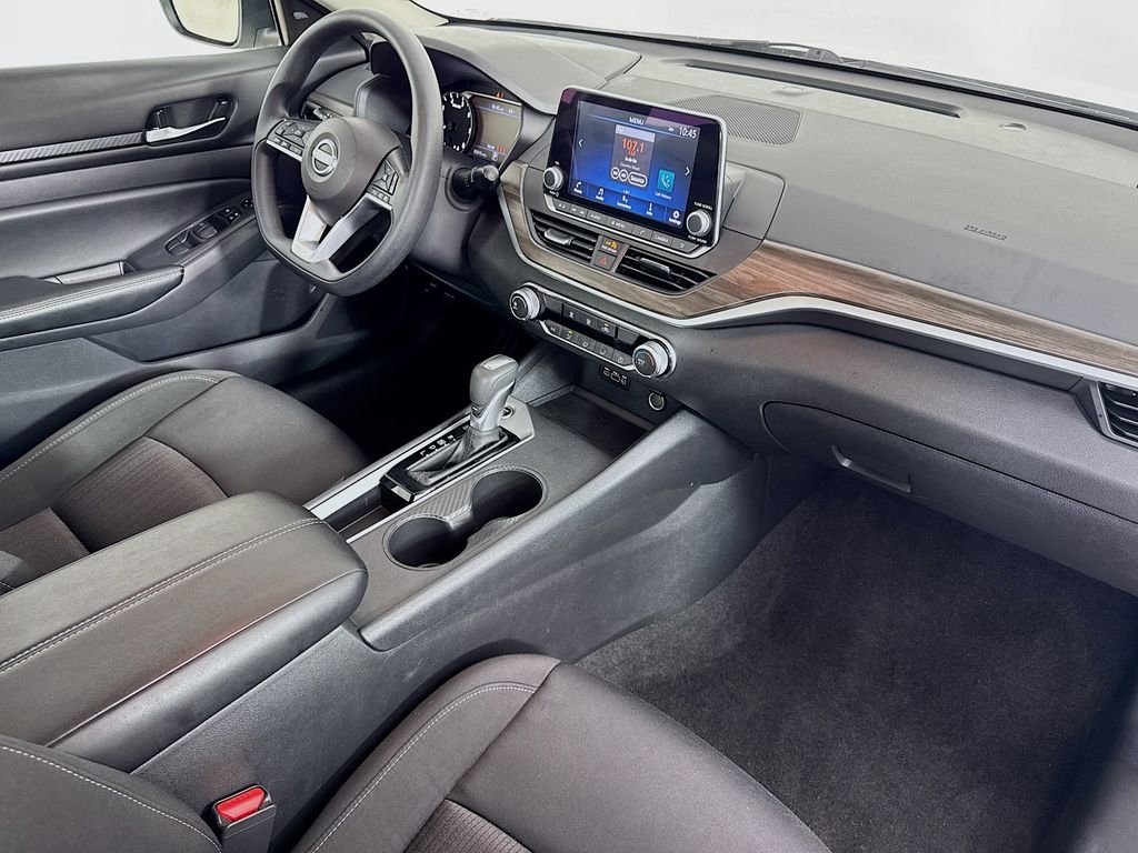 2025 Nissan Altima SV - Photo 33