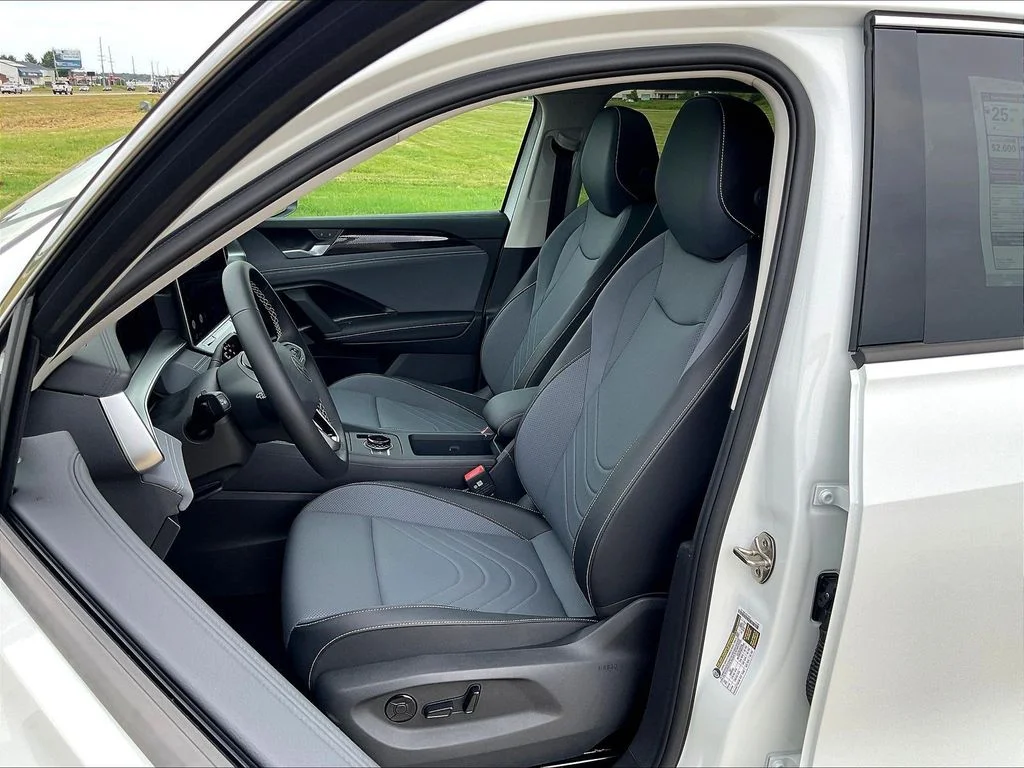 New 2026 White Volkswagen 2.0T SE image 11