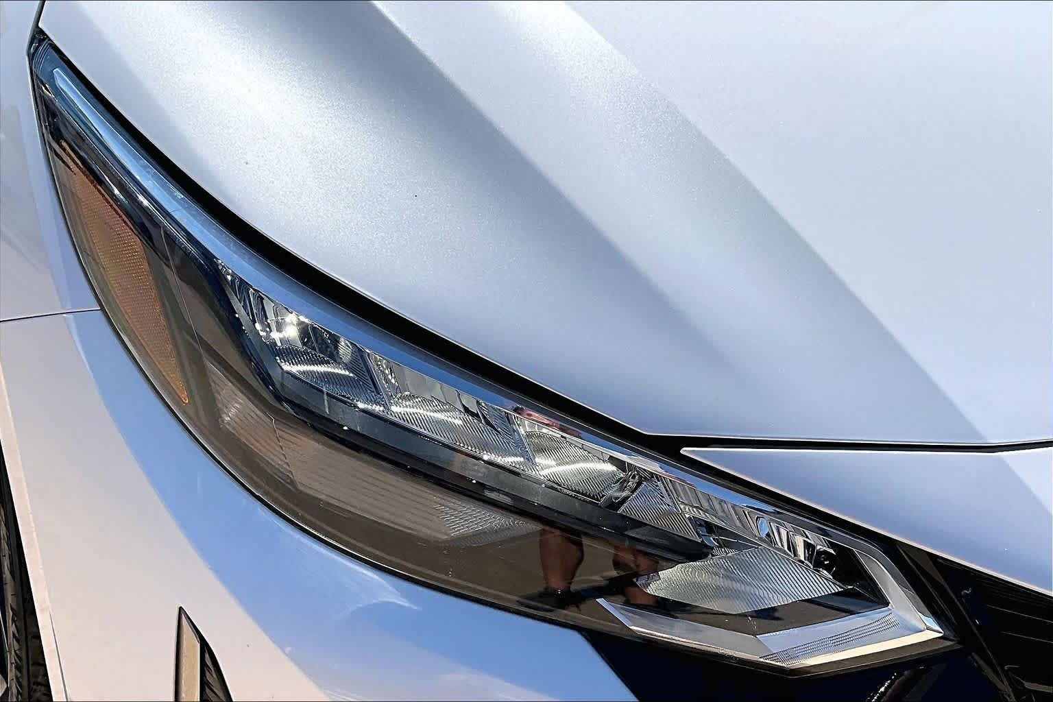 Used 2024 Aspen White Tricoat/Super Black Nissan SR image 19