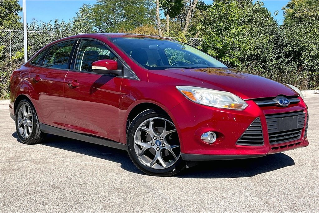 Used 2013 Red Ford SE image 1