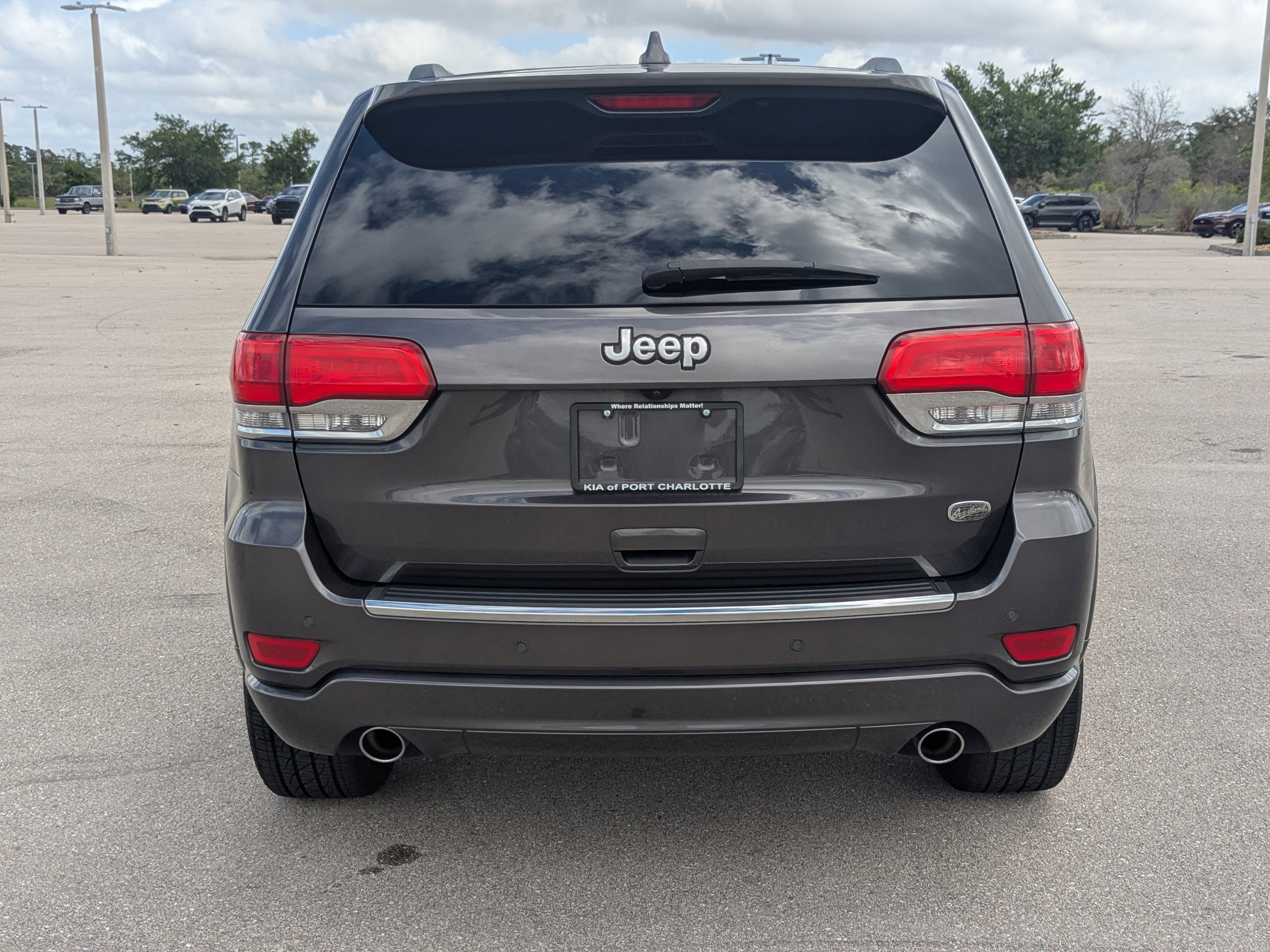 Used 2019 Granite Crystal Metallic Clearcoat Jeep Overland image 6