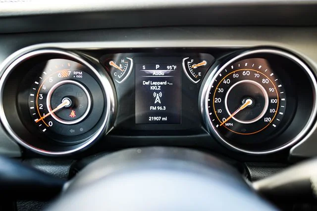 Used 2022 Blue Jeep Sport image 24