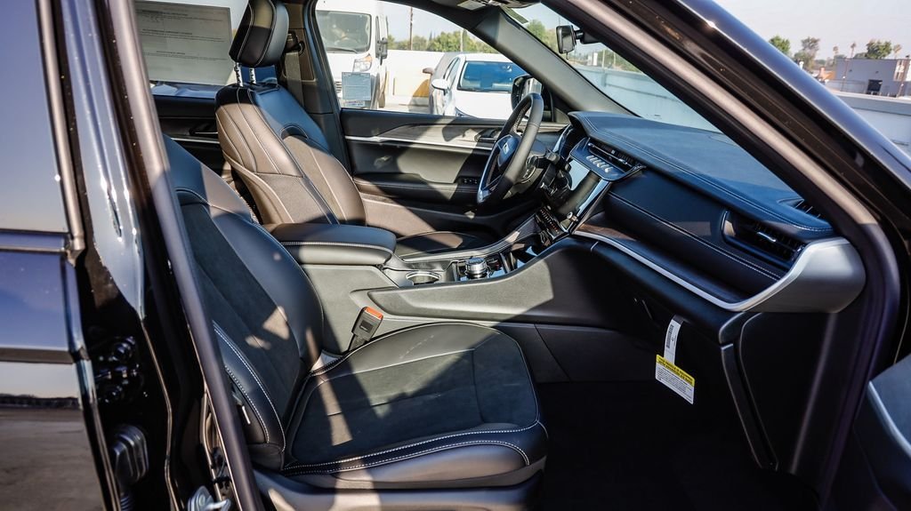 New 2026 Diamond Black Jeep Altitude image 21